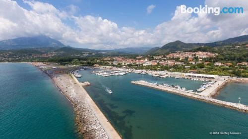 Policastro Bussentino à vos pieds, dans le centre