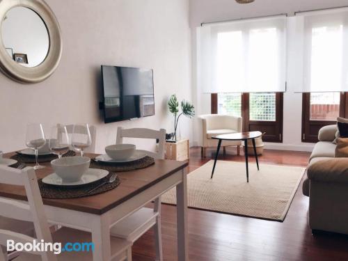 Apartamento de tres dormitorios en Bilbao. Perfecto para cinco o más.