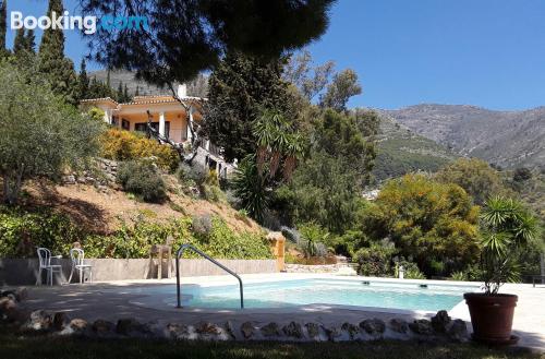 Wohnung für Familien in Mijas. Pool und Balkon