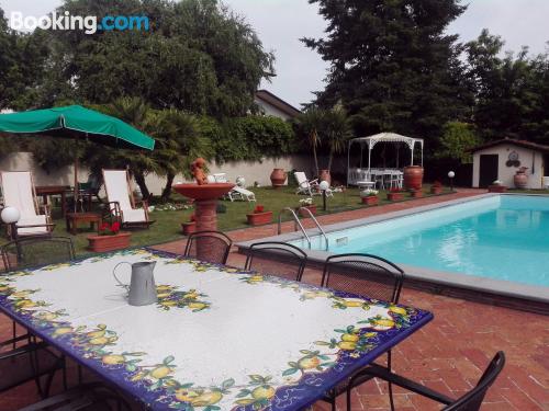 Apartamento de 65m2 en Barga con piscina