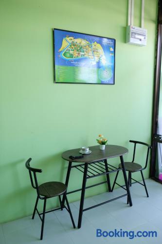 Apartamento em Phra Nakhon Si Ayutthaya. Internet!.