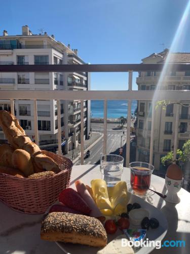 Appartement avec Internet et terrasse. À Nice