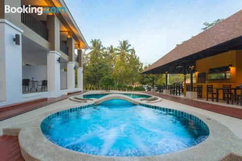 Apartamento para 2 pessoas à Khao Lak. Terraço e piscina