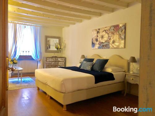 Imponente appartamento con una camera, a Verona