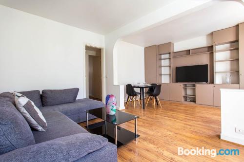 55m2 apt in Courbevoie. W-lan und balkon.