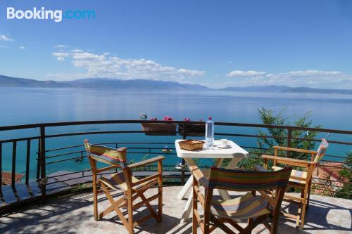 Apt mit Terrasse. In Trpejca