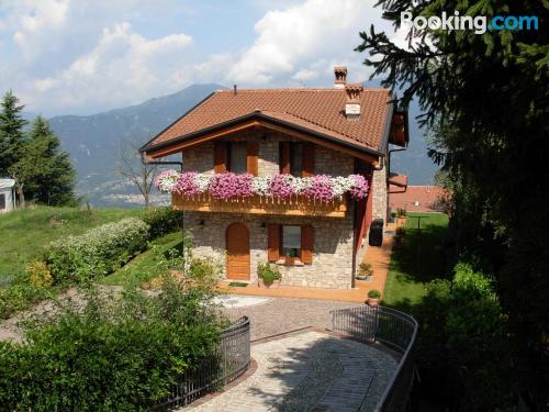 Ferienwohnung mit terrasse. In Pisogne.