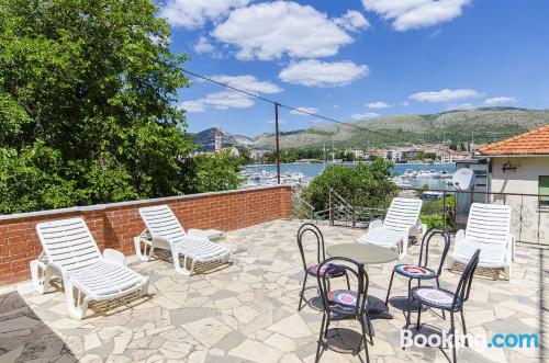 Piscina y internet en Trogir. ¡Aire acondicionado!