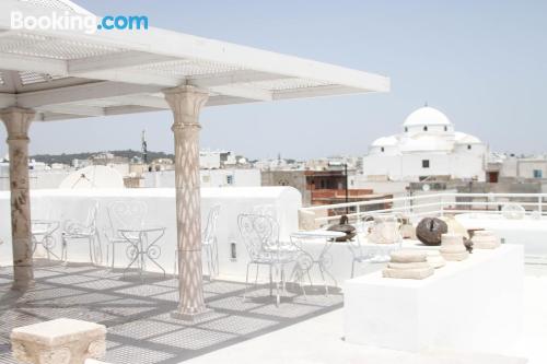 Appartement avec terrasse, parfait pour couples.