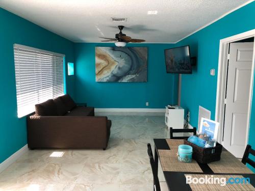 1 bedroom apartment home in Pompano Beach with internet.