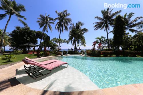 Appartement avec terrasse. Près de toutes les attractions, Internet