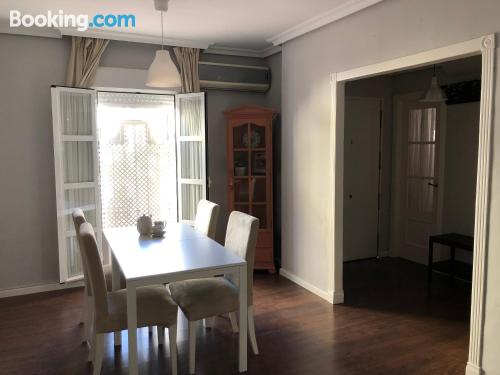 Apartamento de 90m2 en Jerez de la Frontera con terraza y internet.