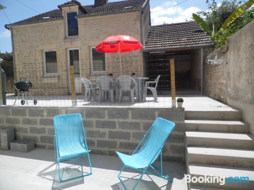 Parfait pour 5 personnes ou plus! Terrasse et Internet!