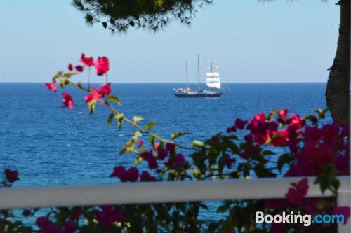 Ferienwohnung mit w-lan und Terrasse. In Porto Heli