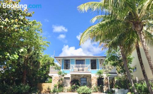 Stay cool: air home in Juno Beachin central location.