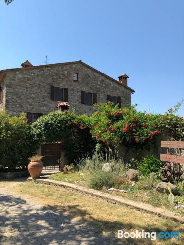 Apartamento con piscina, terraza y conexión a internet