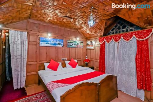 Appartamento con una camera da letto a Srinagar. Carino!.