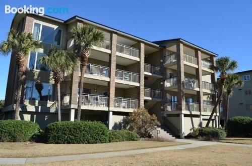 Apartamento de três quartos em Pawleys Island, ideal para famílias