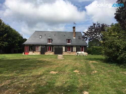 Geräumige Wohnung in Les Authieux-sur-Calonne. Balkon!