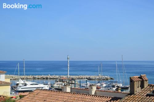 Confortável apartamento em Sari Solenzara. Piscina e terraço