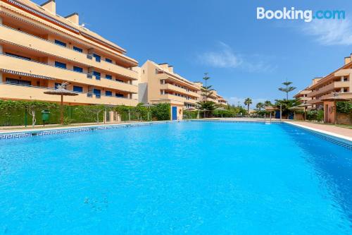 Ample appartement avec piscine. Terrasse!