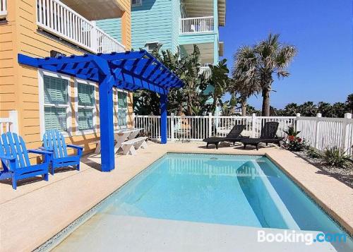 Appartement avec piscine. À Port Aransas.