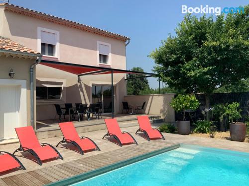 Wohnung in Camaret-sur-Aigues. Terrasse!.