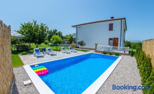 Appartement avec terrasse et wifi à Blagaj. Parfait pour les groupes.