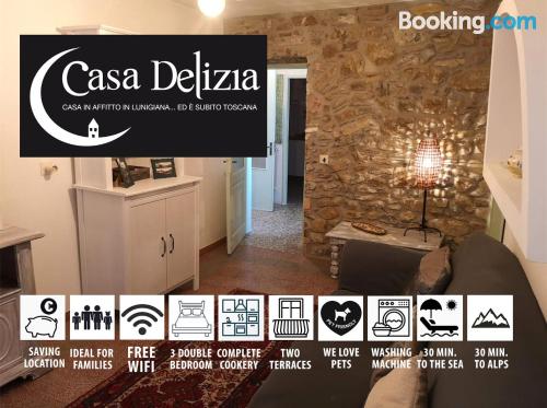 Three bedrooms home in Tendola with terrace and internet.