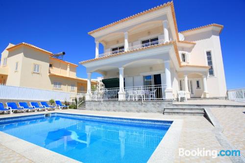 Confortável apartamento em Albufeira. Terraço e piscina