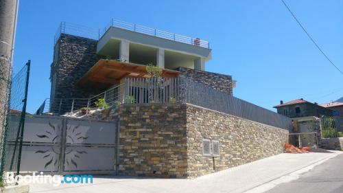 Apartamento de dos habitaciones en Colico con calefacción y conexión a internet.