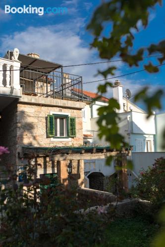 Appartamento con una camera. Vrbnik ai vostri piedi!