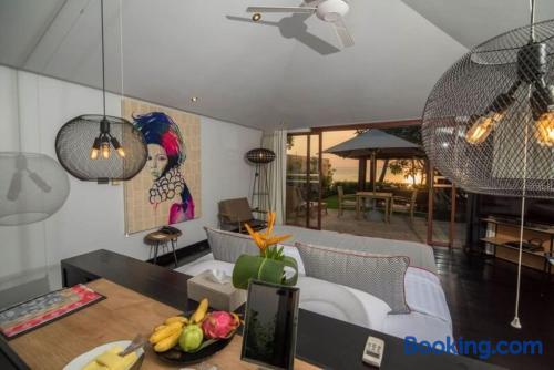 Apartamento para dos personas en Taling Ngam Beach con terraza y wifi