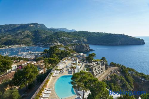 Studio. Port de Soller aan zijn voeten!