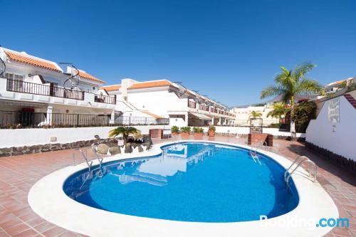 Apartamento con piscina en buena ubicación de Los Cristianos.