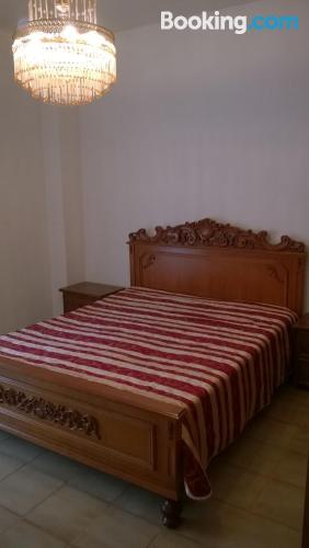 Comfortabel appartement em Adrano. Goed gelegen