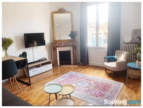 Apartment in Rosny-sous-Bois with terrace and wifi.