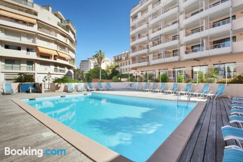 Appartamento con terrazza e Internet, a Cannes