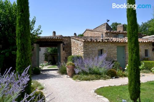 Place for couples in Gordes with swimming pool.