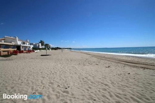 Apartamento de dos habitaciones en Miami Platja con conexión a internet