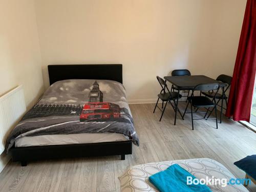 One bedroom apartment home in London with wifi.