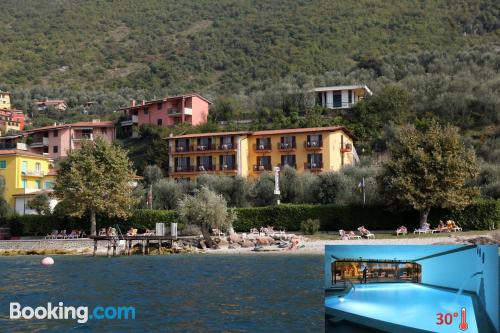 Apartamento con piscina y aire acondicionado en Brenzone sul Garda