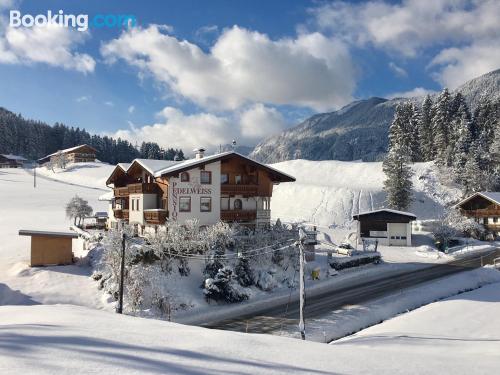 Práctico apartamento en Breitenbach am Inn con terraza