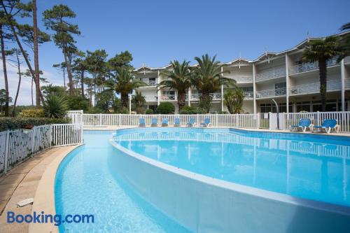 Ferienwohnung Kinderfreundlich. Pool und Balkon