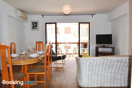 Apartamento con terraza. ¡Perfecto para grupos!