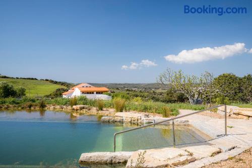 Apartamento com piscina e ar em Luz