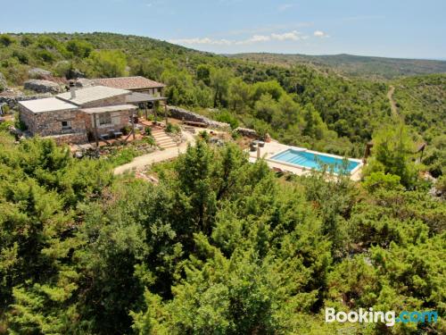 Appartement avec piscine à Hvar.