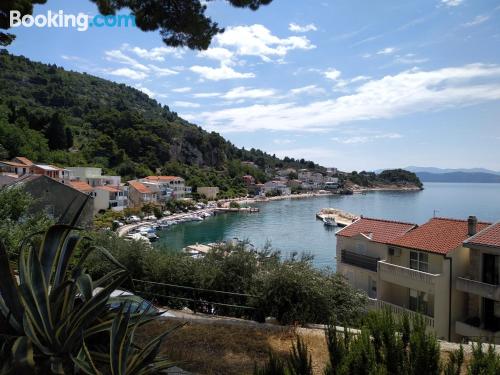 Appartamento con terrazza. Drašnice per voi!