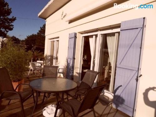 Grande apartamento em Bretteville-sur-Ay. Terraço!.