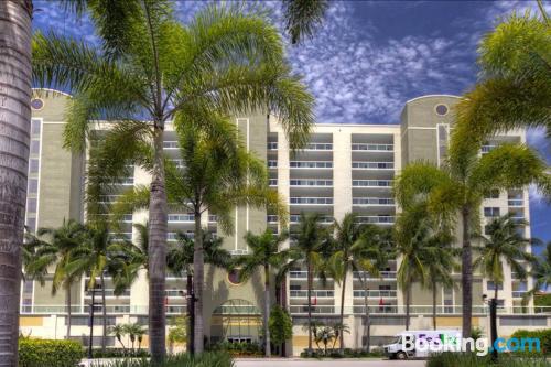 Apartamento com internet em Sunny Isles Beach.